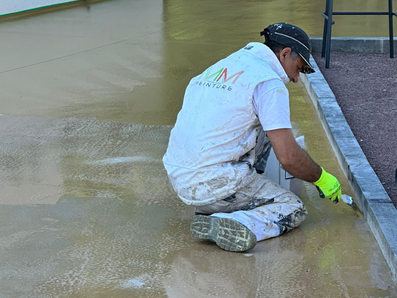 Résine au sol en extérieur pour la piscine d'un hôtel à Caen